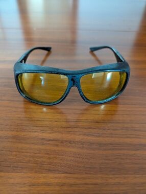 Cocoons Sunglasses Aviator Black Frame Yellow Lenses Pre Owned With Wear